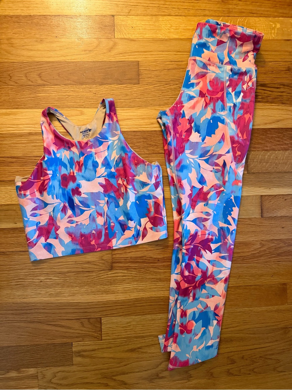 Kids old navy XL (16-18) Power Activewear Top/Leggings in Pink & Blue Floral